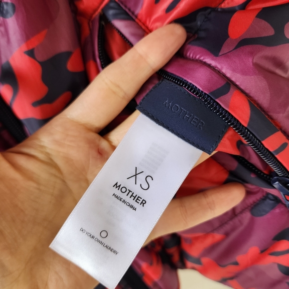 Mother two faced puffer jacket in I'm here wash - Picture 10 of 14